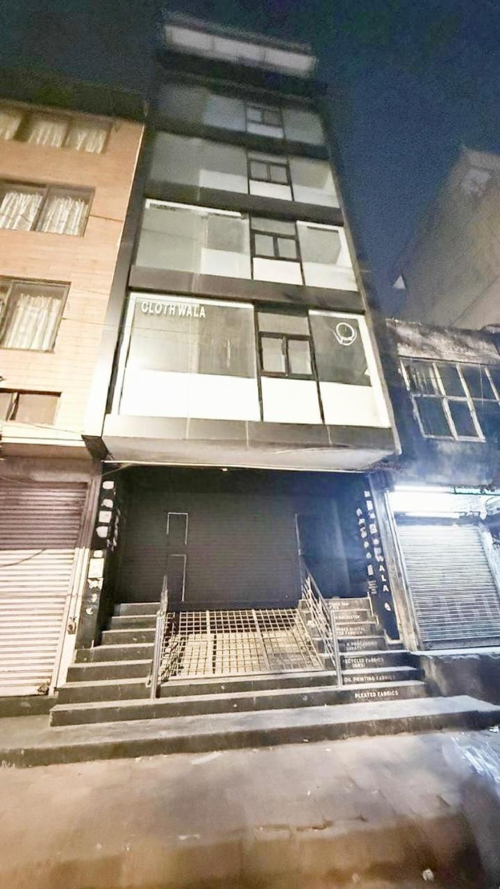 Modern Town Hotel New Delhi Buitenkant foto